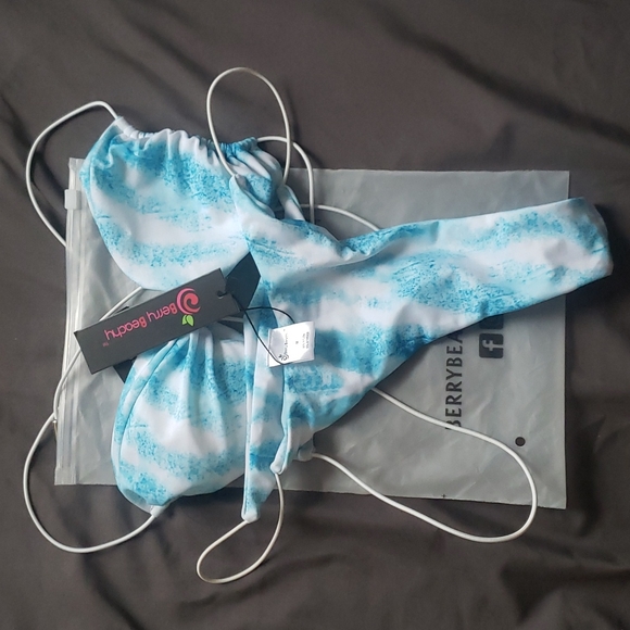 Berry Beachy Agua micro bow top and minimal bottom - Picture 2 of 11